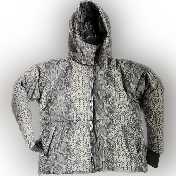 NWT Varley Dorothy Ski Jacket Snake Print Army Green Size Small
